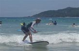 surfare på strand australien